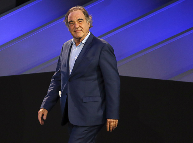 Чувени холивудски редитељ осуо паљбу по Америци: Санкције Ирану и Венецуели НЕХУМАНЕ у доба пандемије, то је чист НЕДОСТАТАК ЉУДСКЕ ПРИСТОЈНОСТИ!