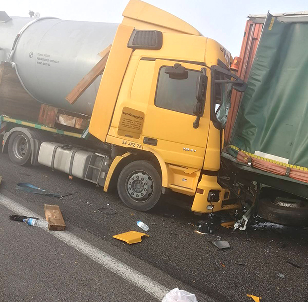 Драма српских камионџија у Бугарској: У судару 50 КАМИОНА страдало двоје људи, ПОВРЕЂЕНИ И НАШИ ДРЖАВЉАНИ, а сада због истраге пет дана не могу кући! 