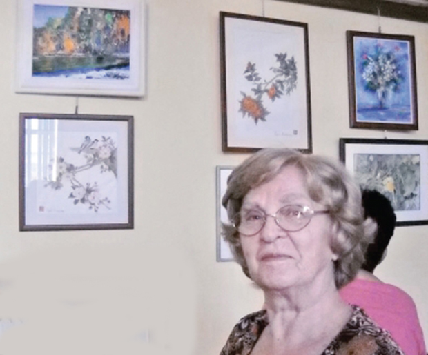 Професорка обое пензионерске дане испуњава сликањем: Композиције ствара и на свили