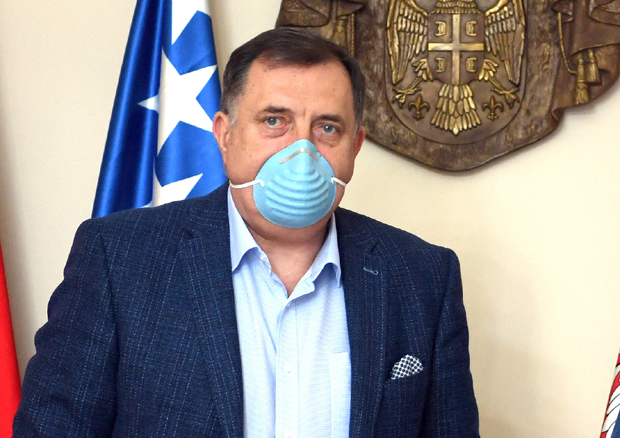 Хумани потез Милорада Додика: Од мартовске плате уплаћено по 450 КМ за осам вишечланих породица