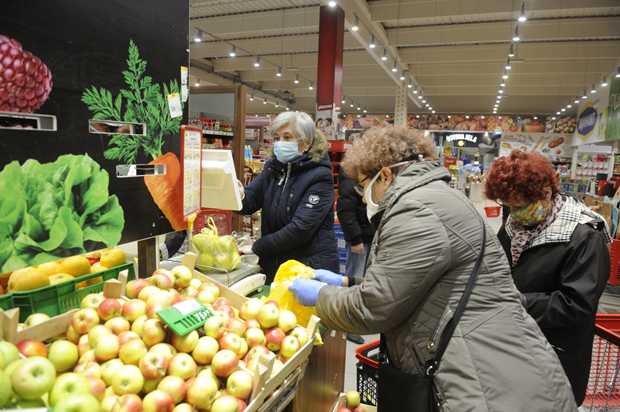 Пензионери ће моћи у продавнице у петак од 4 до 7 часова