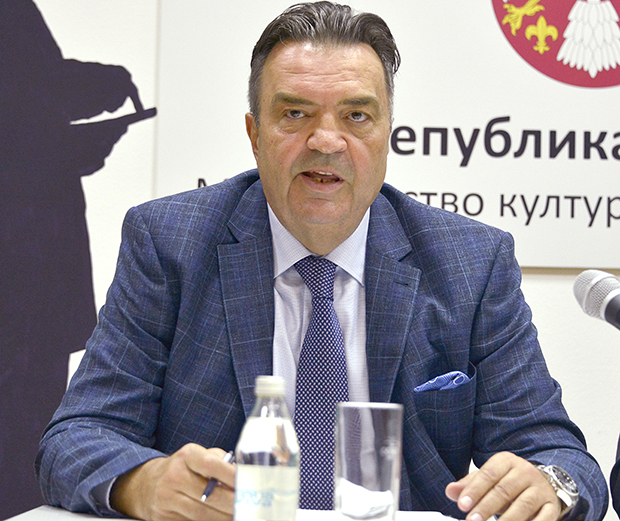 Душко Кнежевић ОТКРИВА: Чујем да синови неких функционера са члановима ТАЈНИХ СЛУЖБИ организују журке док се народ бори против вируса