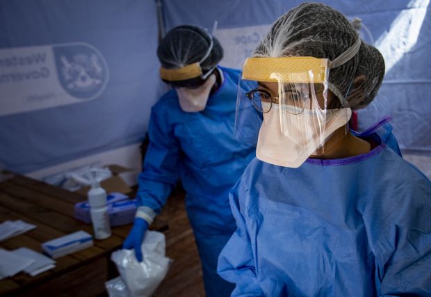 Научници широм света траже решење за корону: Не губимо време, лечимо оболеле постојећим лековима!