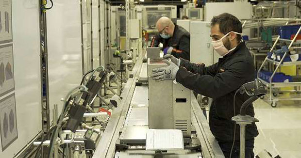 На светском тржишту медицинске опреме више не важе уговори: Америка прави хаос, преотимају респираторе као гусари 