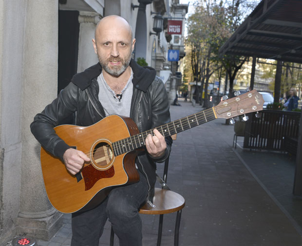 Ко што зора мора доћи, и ово ће проћи: Миле Кекин и пријатељи снимили песму о пандемији (ВИДЕО)