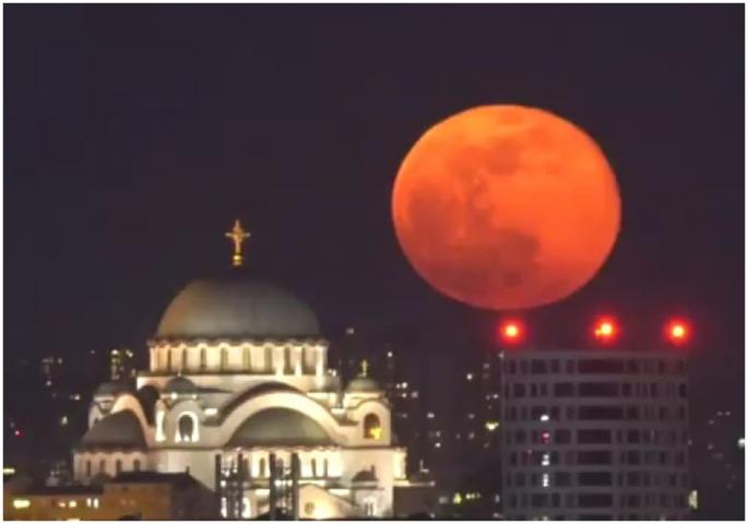 Над вашим крововима се десио феномен: Погледајте како изгледа супермесец (ВИДЕО)