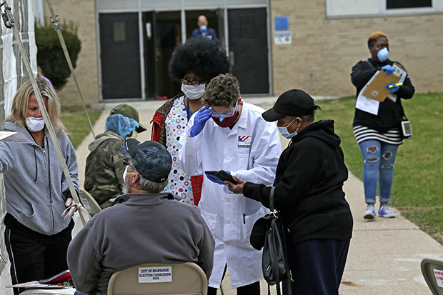 Вашингтон би могао да постане НОВО ЖАРИШТЕ епидемије у САД: До краја године сваки седми грађанин ПОЗИТИВАН на вирус корона?
