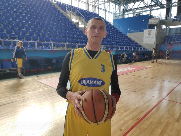 Пензионер који живи као младић: Јозеф је био голман а сад игра и кошарку