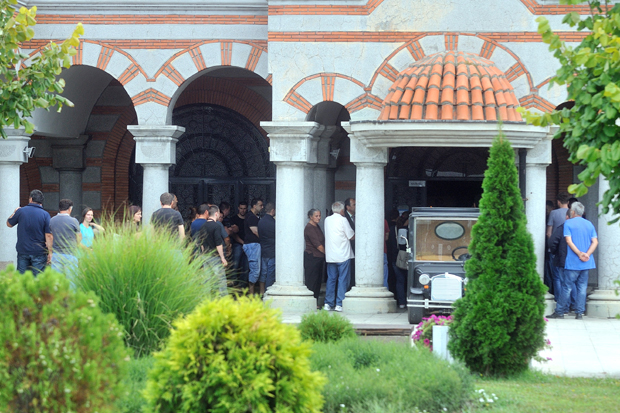 Сахрана скупља због КОРОНЕ: Породица преминуле Београђанке морала да плати више новца за погребне трошкове