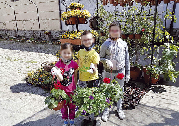 Деца решила да помогну држави: Малишани из Батајнице донирају свој ЏЕПАРАЦ за набавку маски и респиратора