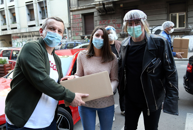 Поклон власника Пинка колегама у Новостима: Жељко Митровић донирао визире