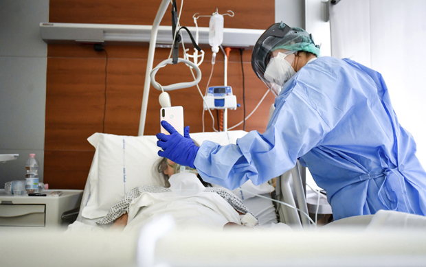 Хероји сви који храбро стају на прву линију борбе: Чланови жирија акције Новости Најплеменитији подвиг године о јунацима овог времена 