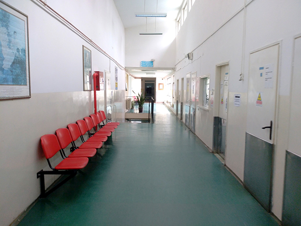 Лопов из Костолца украо докторки новчаник и мобилни, али није далеко одмакао