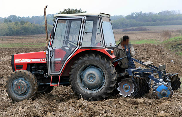 Страшна несрећа у Модричи: Тањираче пале на земљорадника и убиле га