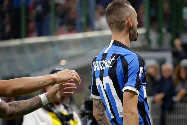 Брзовић се из Хрватске вратио у Италију: Фудбалер Интера у Милану чека одлуку о повратку на тренинге