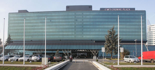Због окупљања 20 људи: Власнику „Crowne Plaza“ казна 2 милиона динара