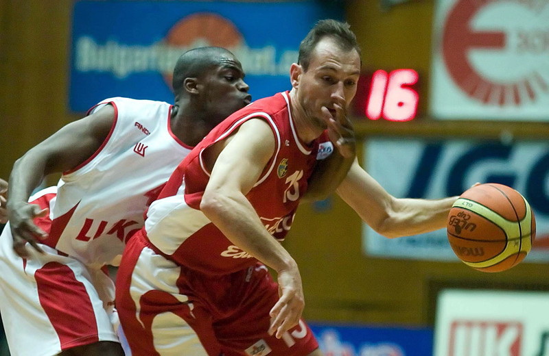 Легенда Естудијантеса у болници због упале плућа: Шпанци страхују од најгорег