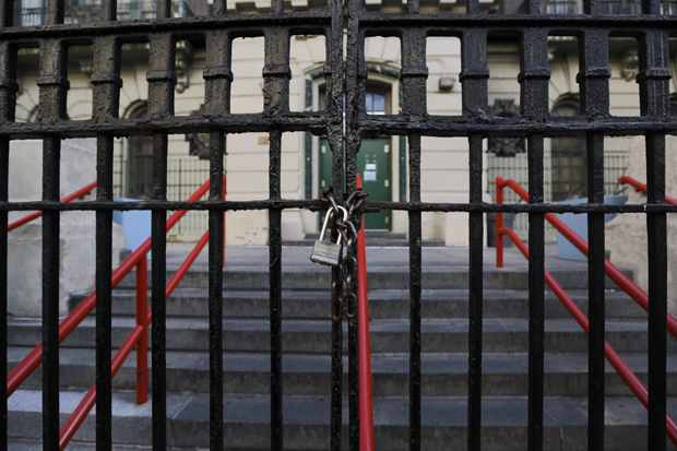 Школе у Њујорку биће затворене до краја школске године