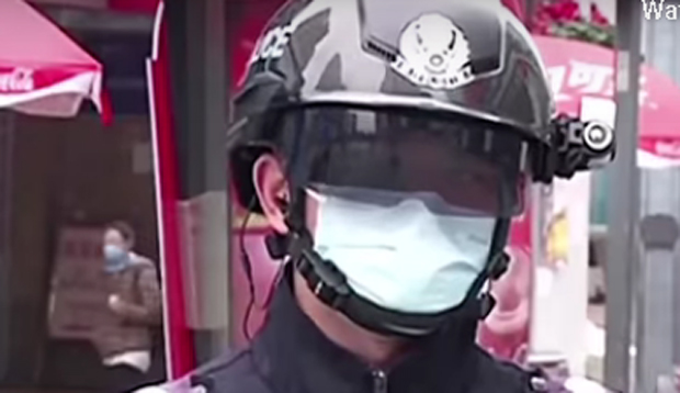 Антиковид кацига чува кинеске улице: Црвена боја сигнал за специјалну патролу 