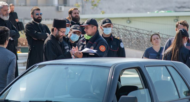 Амфилохије и даље у притвору: Режим испробава колико је народ СПРЕМАН ДА ТРПИ!