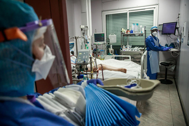 Епидемија јењава у Француској, у последња 24 часа преминула 561 особа, али власти позивају на опрез