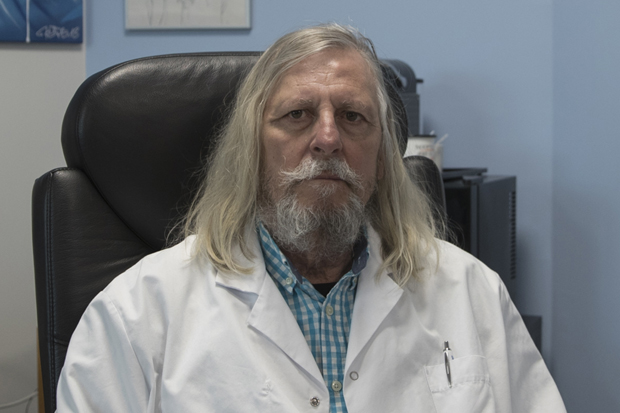 Свет је полудео, третман је исправан! Француски научник о свом леку и борби против вируса корона