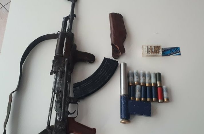 Драма у шуми изнад Дервенте: Са пушком на готовс, тукао дрвосече, па им избушио гуму на трактору