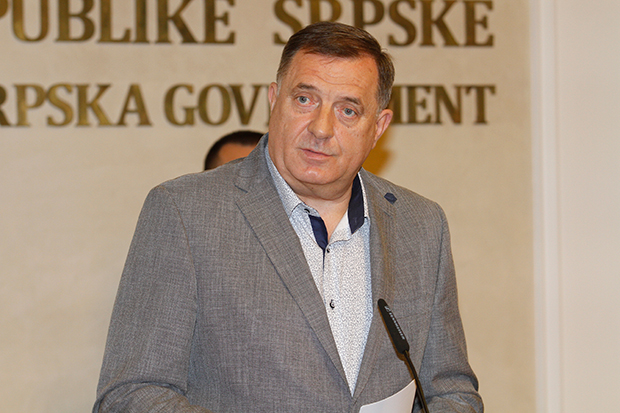 Вожња бициклом пред полицијски час: Додик у издању каквом га не виђате сваког дана (ФОТО)