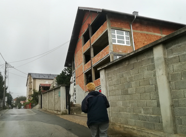 Био је неурачунљив кад ју је ножем убо у груди, а затим преклао: Тужилаштво предложило лечење за убицу мајке из Калуђерице