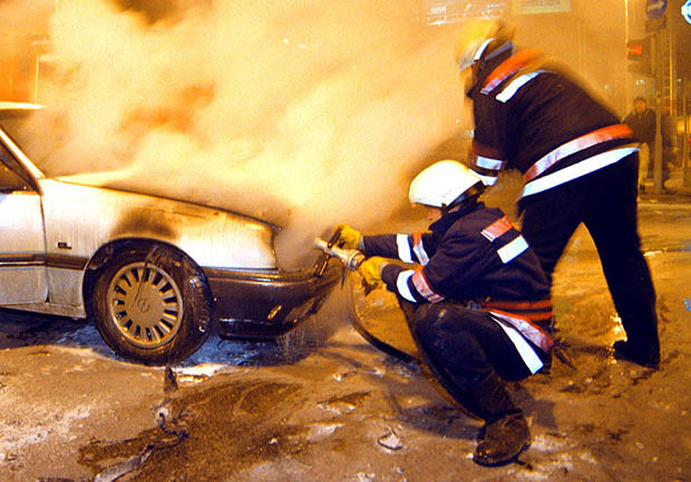 Запалио се док је седео у колима, па скочио у Дунав: Службеник Управе за заједничке послове завршио у болници, супруга изнела позадину драме