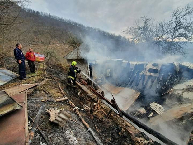 Пожар код Бијелог Поља:  ПОТПУНО изгорела кућа