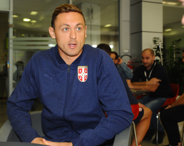 И Меси и Роналдо: Матић није могао да се определи