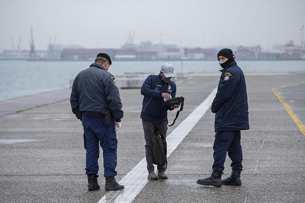 Непослушни Грци прекршили карантин скоро 2.000 пута