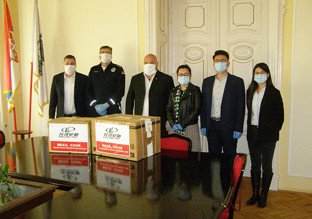 „Линглонг донирао заштитне маске Градској и Полицијској управи у Зрењанину