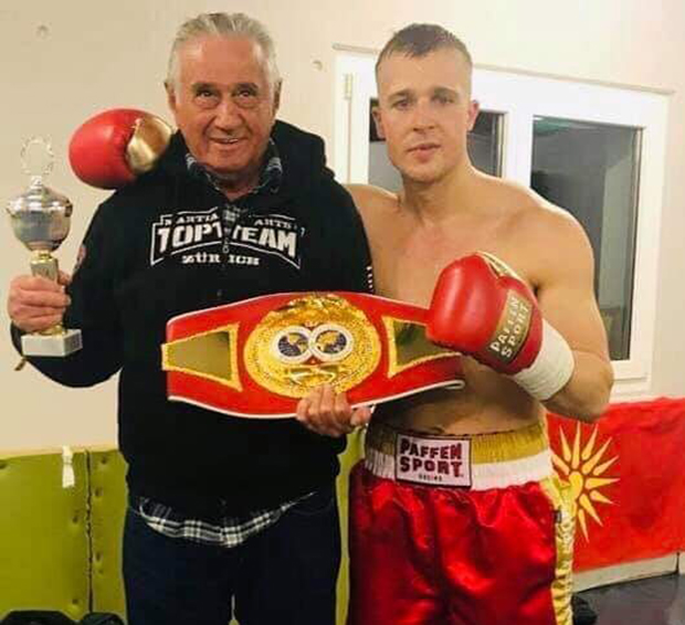 Бора Новаковић наставља промоцију талентованих боксера: Не може без бокса ни у 85. години (ФОТО)