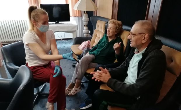Катанац на домове чува здравље: Станари установа за сениоре под забраном још од сезоне грипа