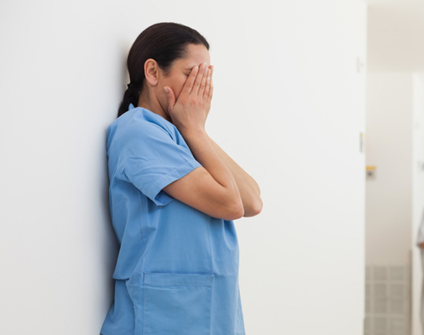 Медицинска сестра из Њујорка грца у сузама: Ово је ужас, уморна сам од проналажења мртвих у собама (ВИДЕО)