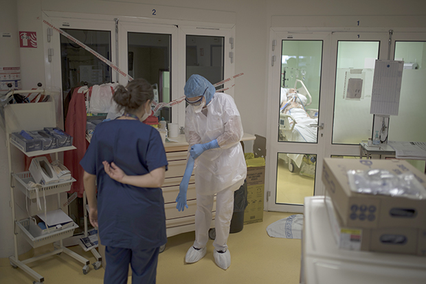 Болнице у Француској све мање ПОД ПРИТИСКОМ: Епидемија се полако СТАБИЛИЗУЈЕ