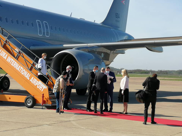 Стигла помоћ из Мађарске: Додик и Цвијановићева дочекали Сијарта (ФОТО)