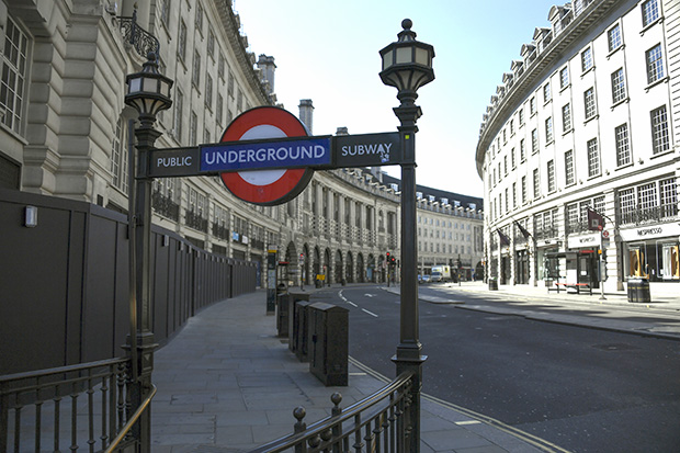 Бројке у Британији НЕ ОБЕЋАВАЈУ: Забележен највећи дневни пораст ПРЕМИНУЛИХ последњих дана