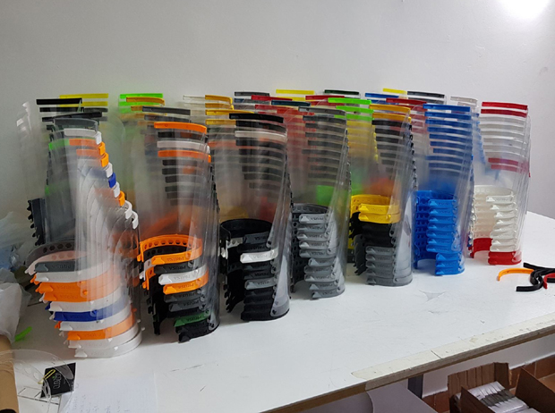 Помоћ против короне: Новосадски академци праве визире за медицинаре 