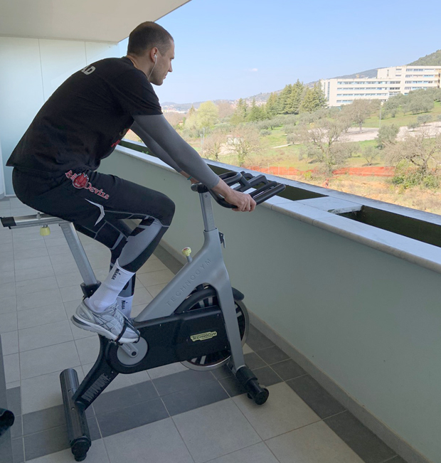 Атанасијевић за Новости о животу у изолацији: Храбри мањи број жртава у Италији, зато останите код куће да што пре победимо ову пандемију