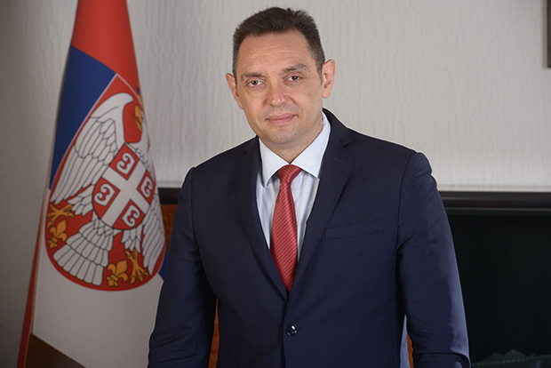 Заједно водимо велику битку: Министар Вулин честитао Васкрс патријарху и припадницима ВС