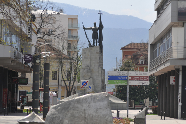 Корона у Србији: Умрла два цивила запослена у Бондстилу; Вирус потврђен код раднице геронтолошког центра у Књажевцу