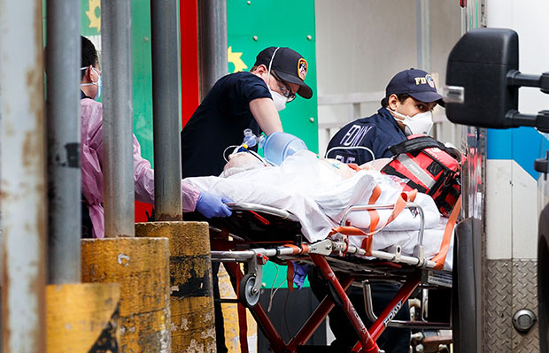 Америка има више жртава од Шпаније, Италије и Немачке ЗАЈЕДНО: Чак 3.800 заражених преминуло у последња 24 сата, у Њујорку БУКТИ