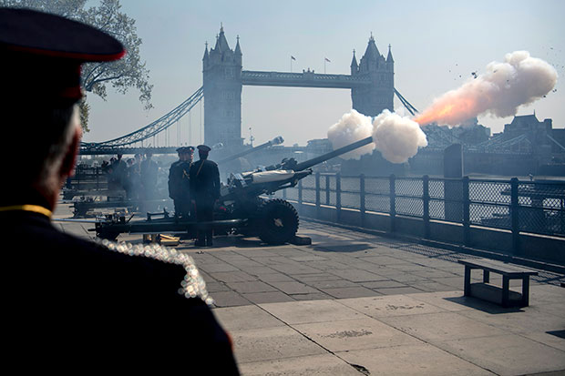 Краљичин 94. рођендан без почасне паљбе