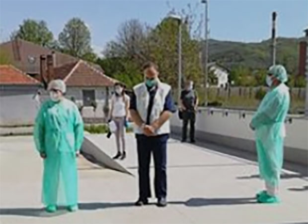 Лекари и медицинско особље Ургентног центра у Нишу се се овако опростили од чувеног др Лазића (ВИДЕО)