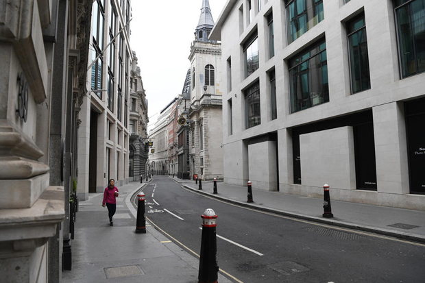 Подаци о жртвама епидемије у Великој Британији НИСУ РЕЛЕВАНТНИ? Број преминулих у старачким домовима МНОГО ВЕЋИ