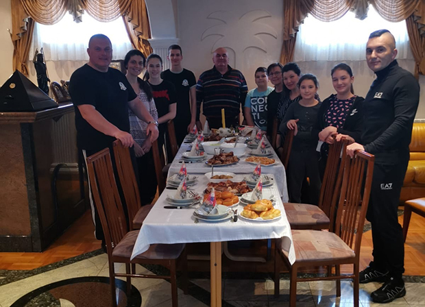 Драган Марковић Палма прославља Ускрс у кругу НАЈМИЛИЈИХ (ВИДЕО)