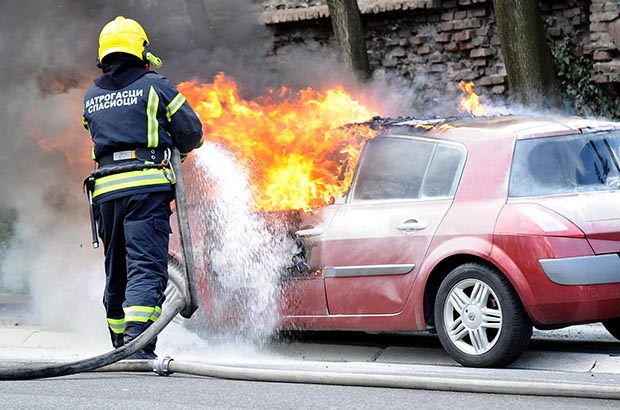 Запаљен аутомобил у центру Лознице